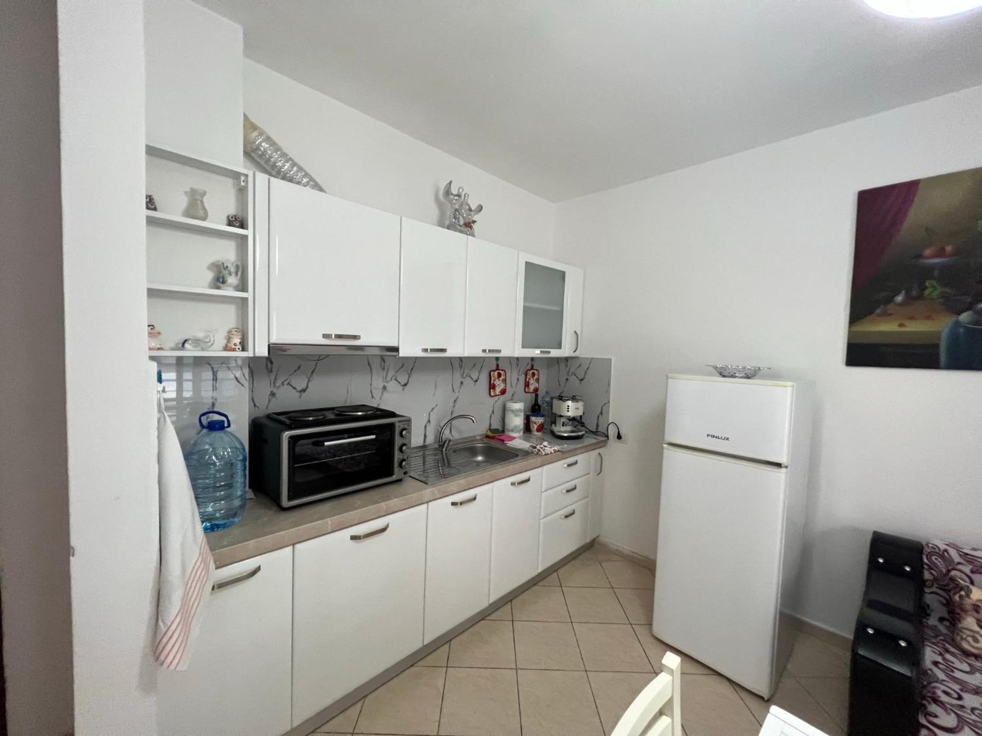 Vivi La Tua Vacanza Con L'Appartamento 1 Di Ervin! Enjoy Your Holiday With Ervin'S Apartment 1! Vlorë Exteriör bild