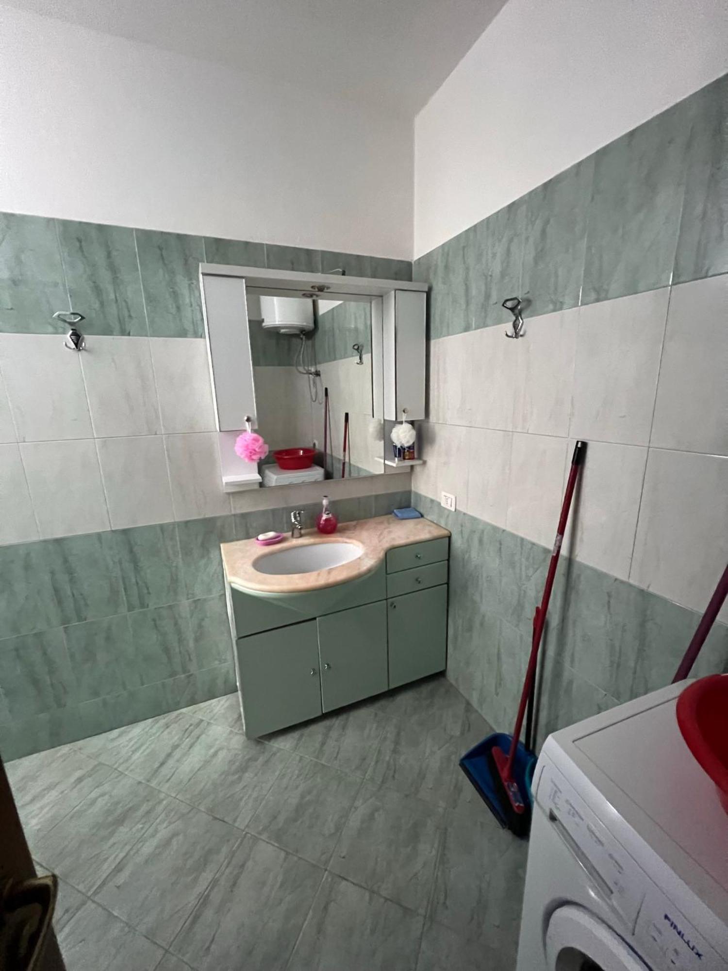 Vivi La Tua Vacanza Con L'Appartamento 1 Di Ervin! Enjoy Your Holiday With Ervin'S Apartment 1! Vlorë Exteriör bild