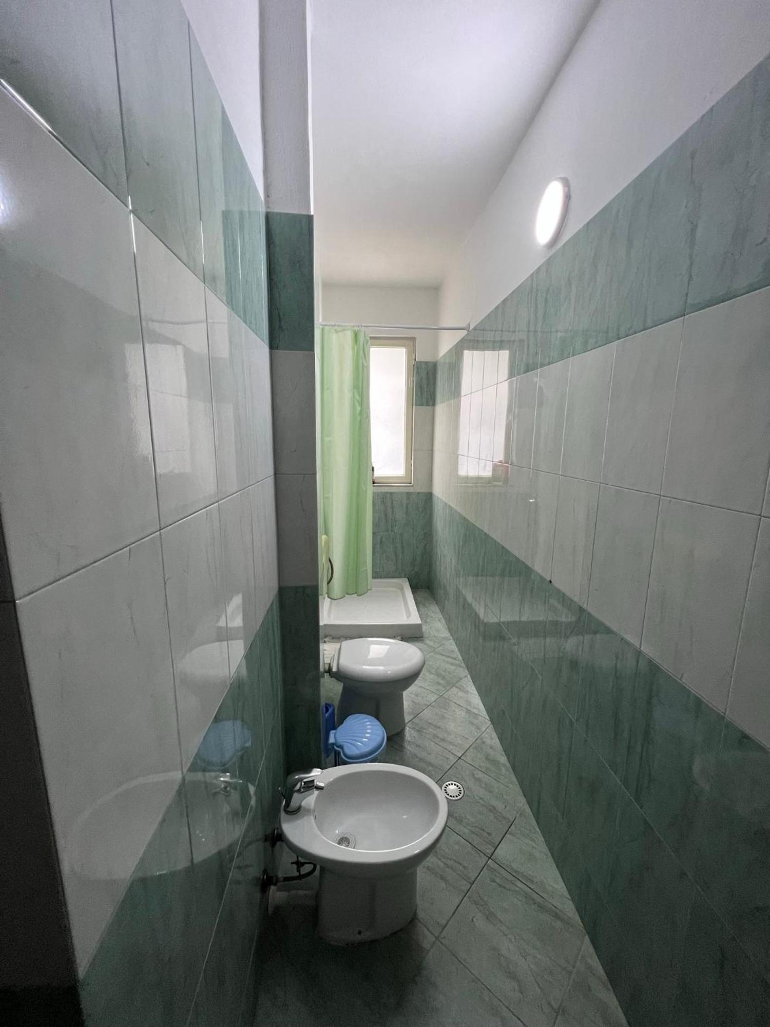 Vivi La Tua Vacanza Con L'Appartamento 1 Di Ervin! Enjoy Your Holiday With Ervin'S Apartment 1! Vlorë Exteriör bild