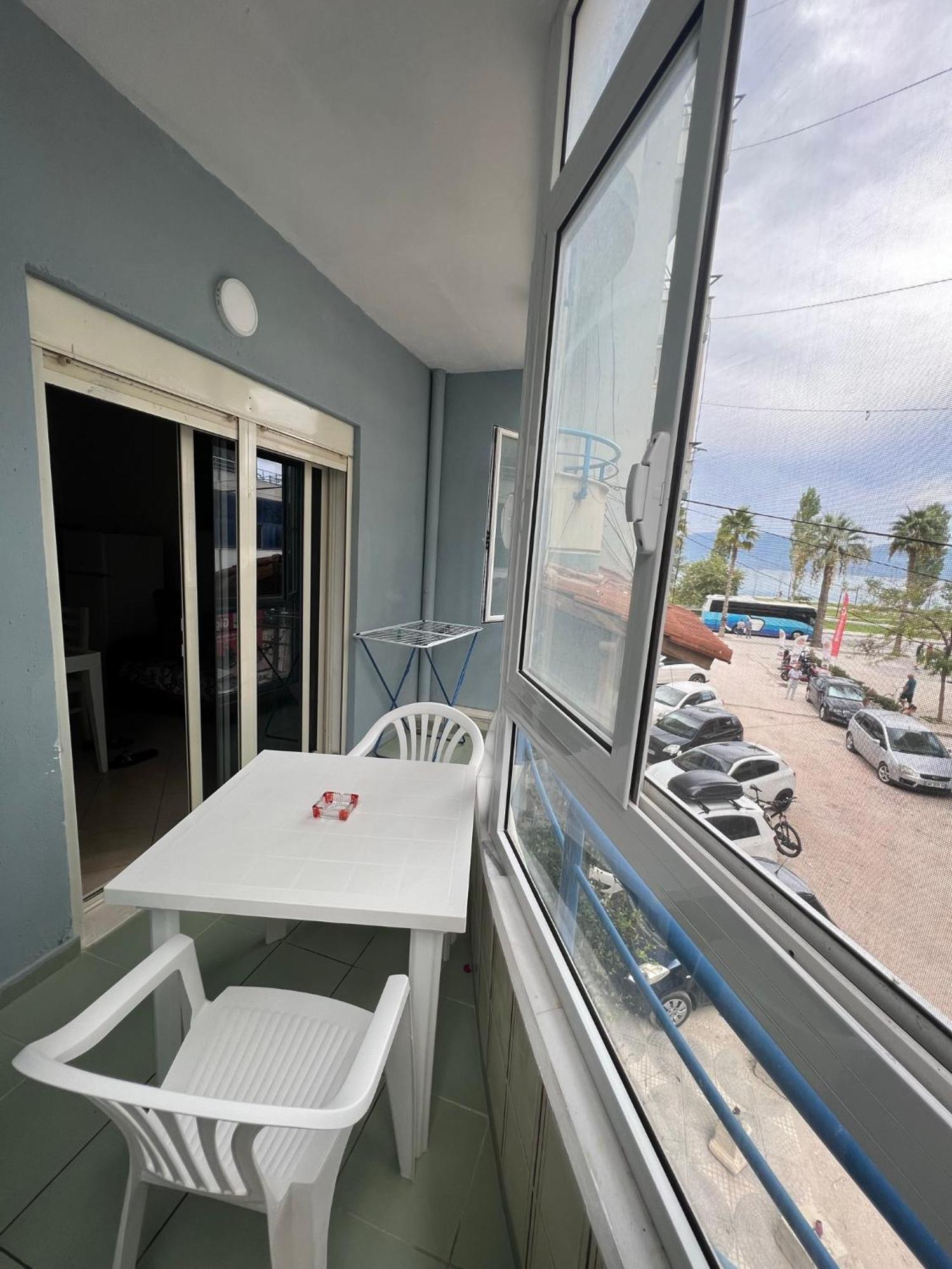 Vivi La Tua Vacanza Con L'Appartamento 1 Di Ervin! Enjoy Your Holiday With Ervin'S Apartment 1! Vlorë Exteriör bild