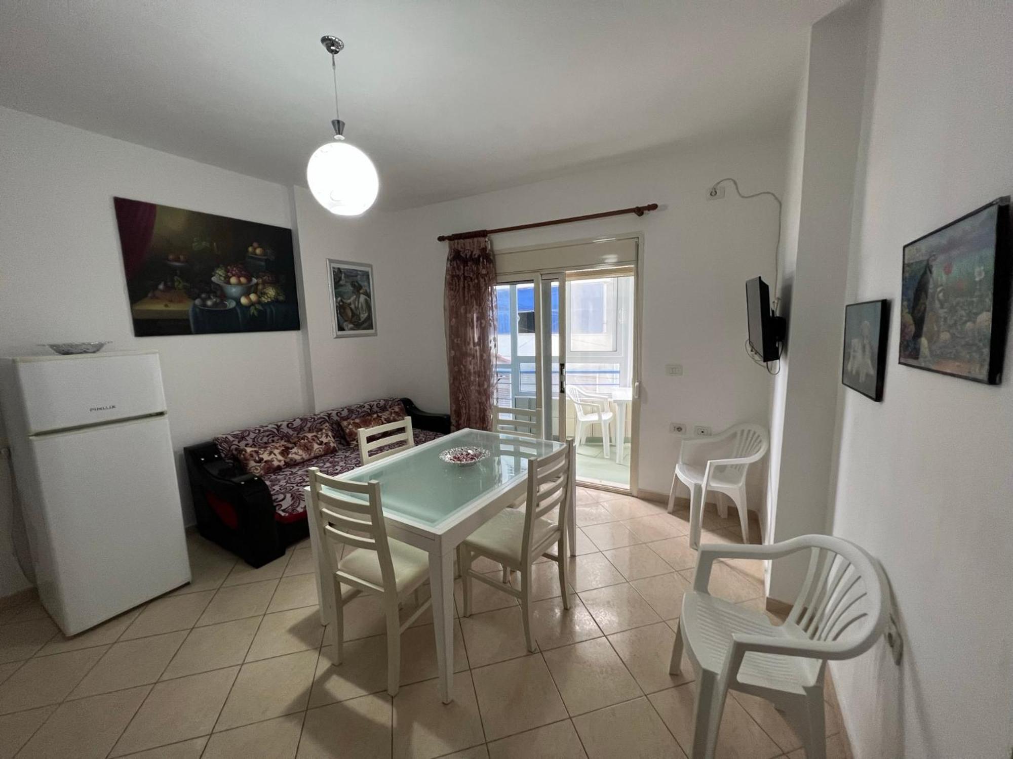 Vivi La Tua Vacanza Con L'Appartamento 1 Di Ervin! Enjoy Your Holiday With Ervin'S Apartment 1! Vlorë Exteriör bild